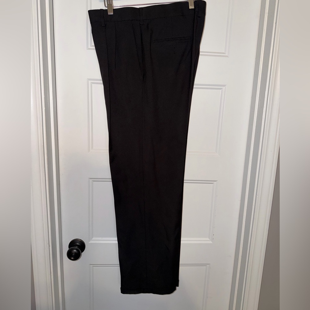 Haggar Men's Premium Comfort Dress Pant Classic Black